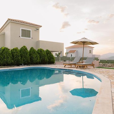 Vasilopoulos Residences - Villa Emelia With Shared Pool أرغوستولي المظهر الخارجي الصورة